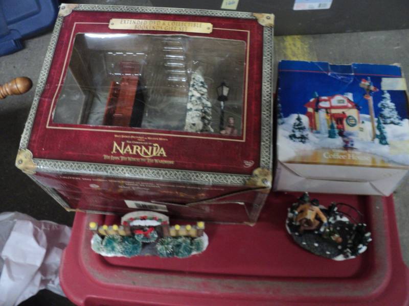 xmas houses and wall hanging...