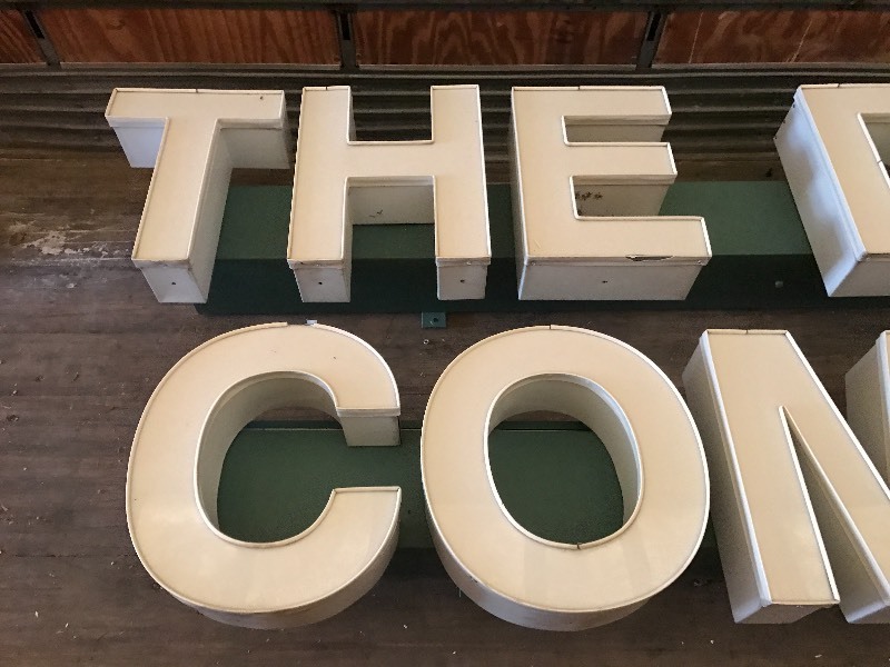 lot 3 image: 3D Lighted Sign Set