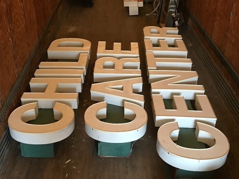 lot 2 image: 3D Lighted Sign Set