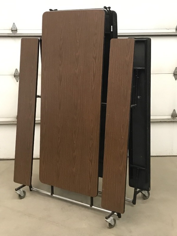 lot 14 image: Commercial Cafeteria Table