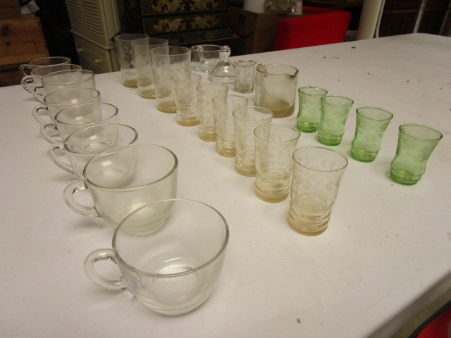 lot 307 image: ASSORTED GLASSWARE