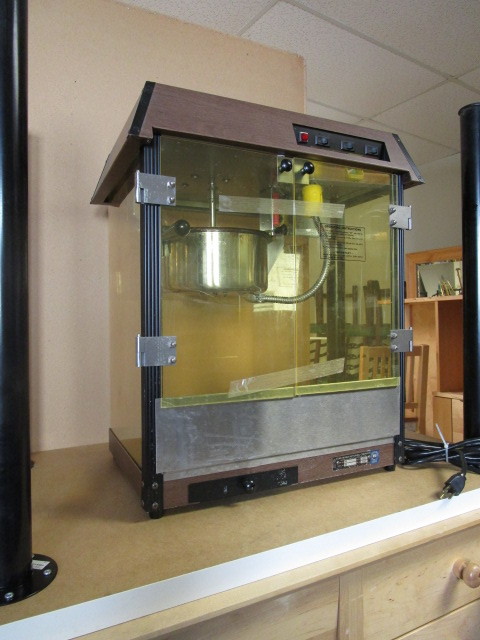 lot 311 image: WORKING COMMERCIAL POPCORN MACHINE