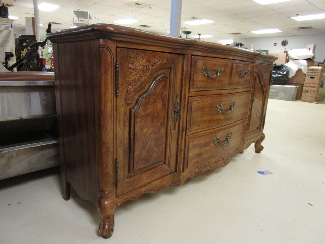 lot 313 image: BUFFET TABLE