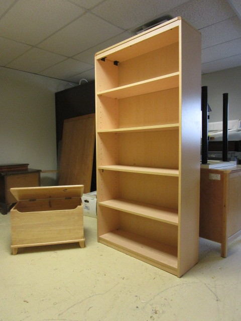 lot 314 image: BOOKSHELF AND TOY CHEST