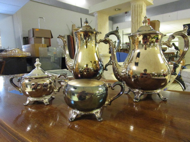 lot 317 image: WM ROGERS COFFEE AND TEA SERVICE SET