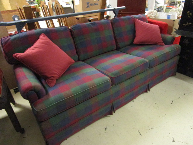 lot 322 image: SLEEPER SOFA