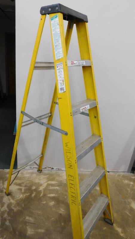 lot 28 image: Two Yellow Fiberglass Ladders