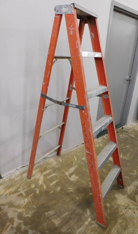 lot 27 image: Two Fiberglass 6 Ladders