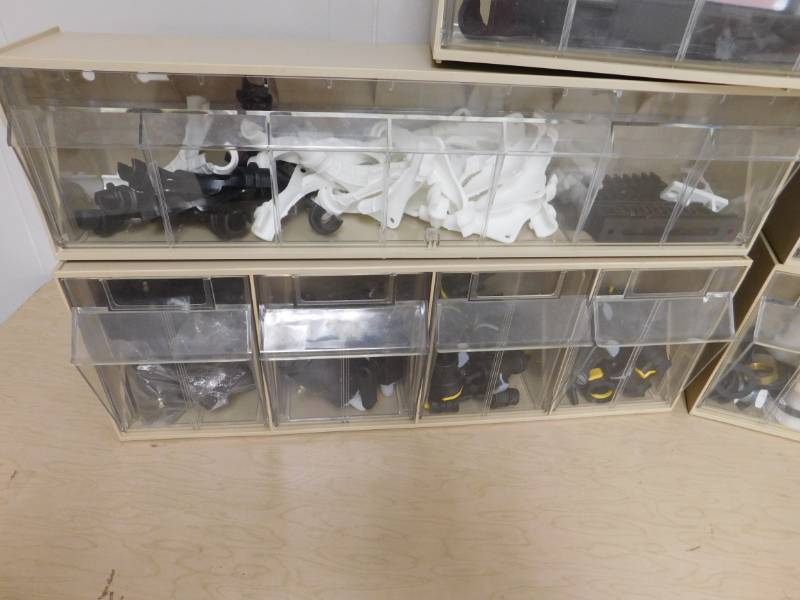 lot 32 image: Plastic Part Bins w Misc. Connectors #7