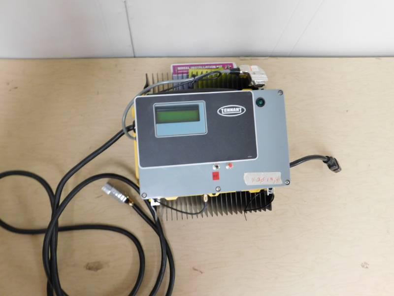 lot 34 image: RoHS Battery Charger