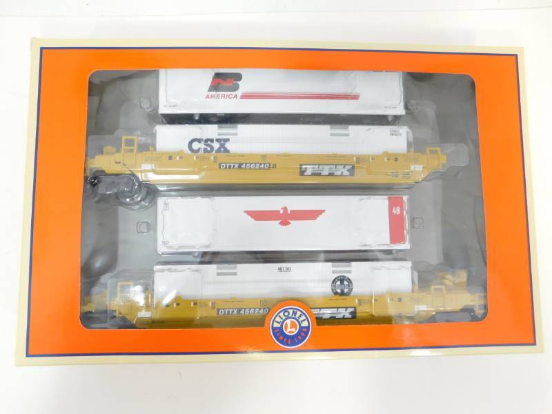 lot 8 image: Four Lionel (0 Scale) Maxi-Stack Pair Die-Cast Metal Trucks