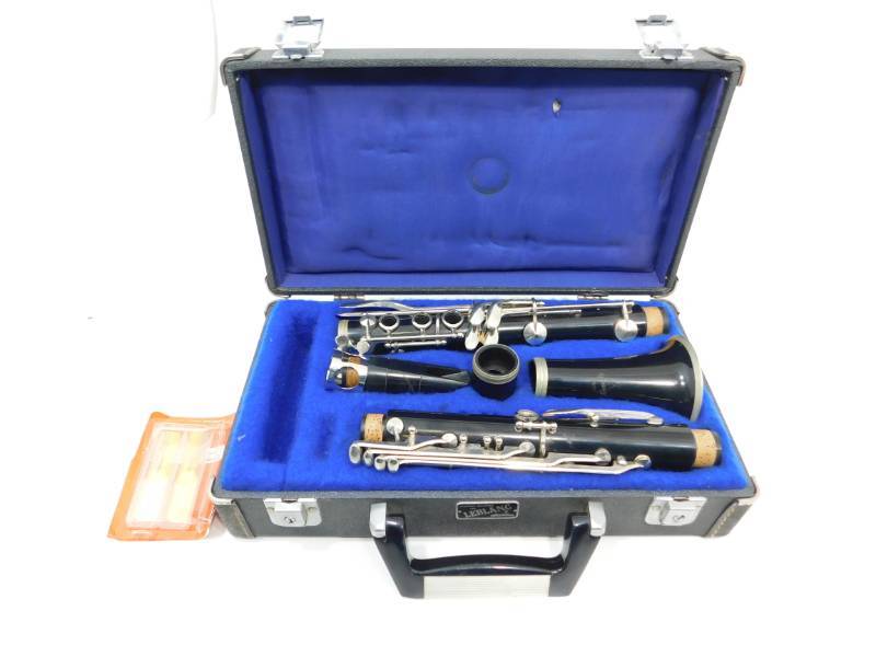 lot 26 image: LeBlanc Clarinet In Hard Side Carrying Case