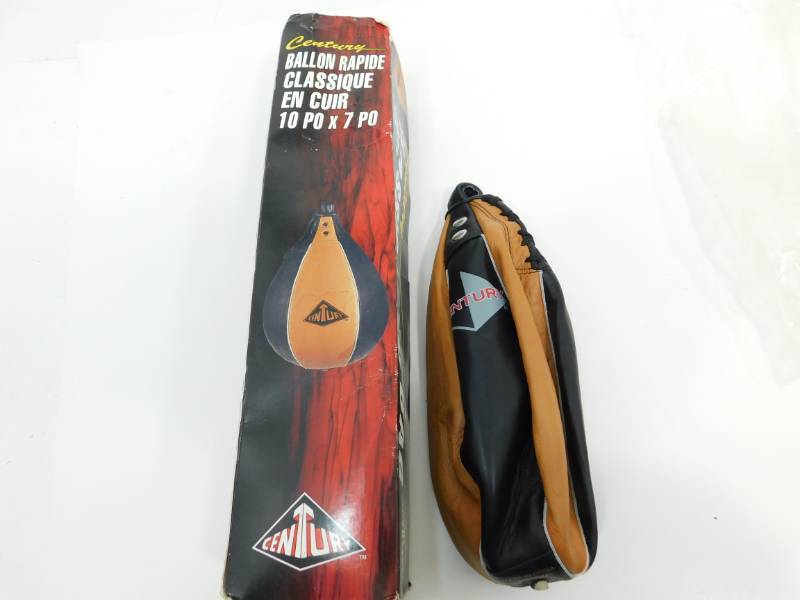 lot 77 image: Century Classic Leather 0  x  7 Speed Bag