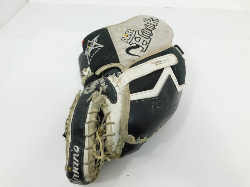 lot 79 image: Brians Air Hook Ice Hockey Goalie Catch Glove