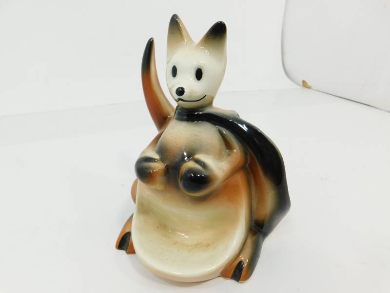 lot 80 image: Ceramic Cat Ashtray