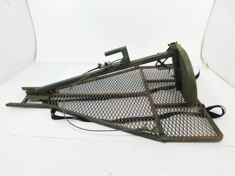 lot 102 image: Portable Deer Stand
