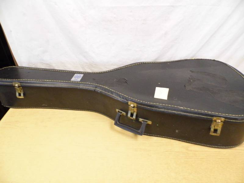 lot 8 image: Montana Guitar w Case