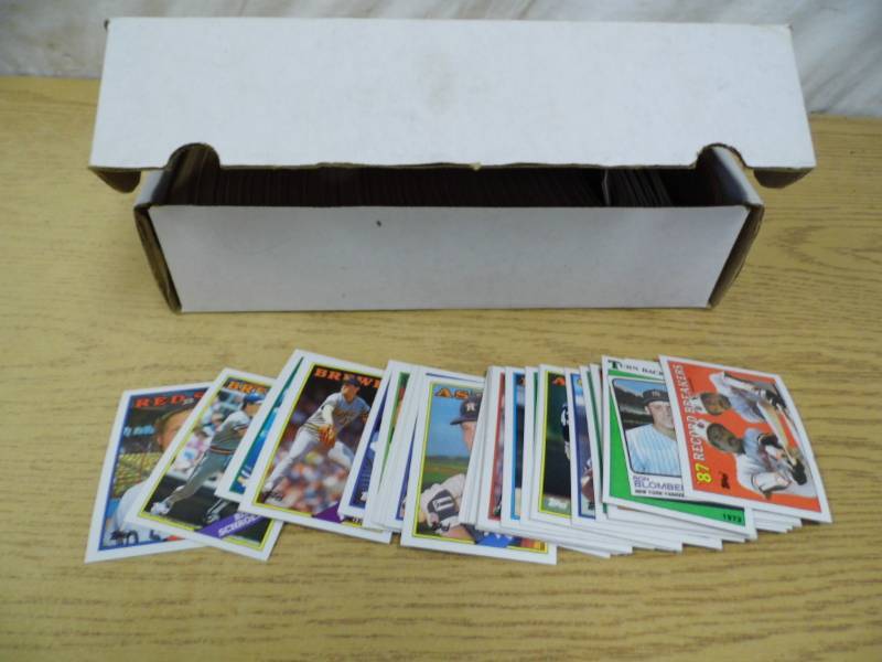 lot 9 image: Assorted Sports Cards