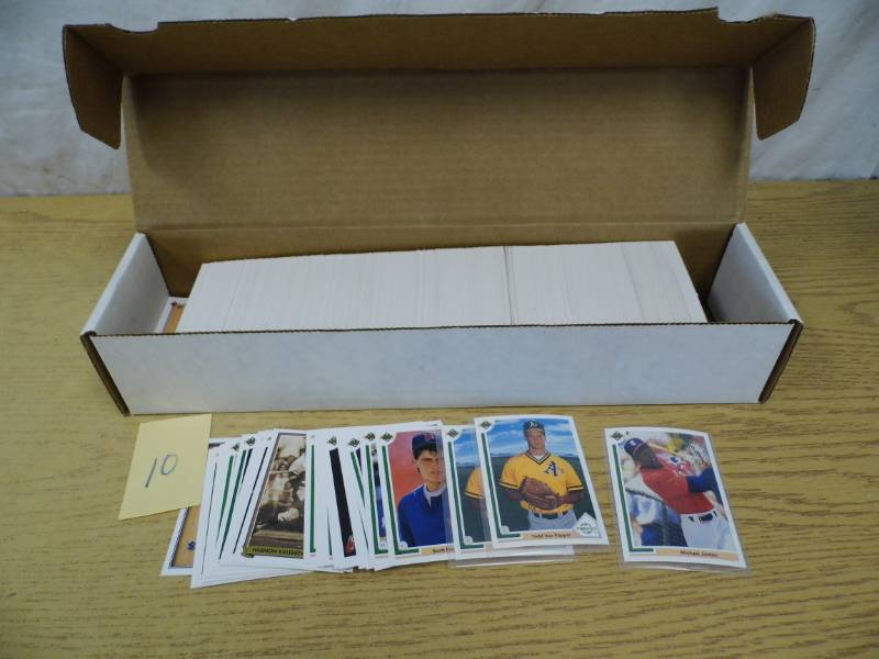 lot 10 image: Assorted Sports Cards