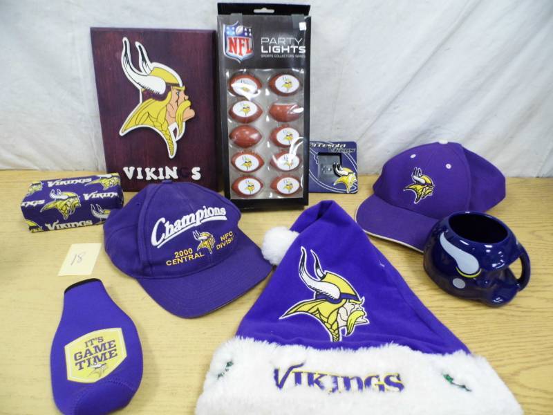 lot 18 image: Vikings Team Items