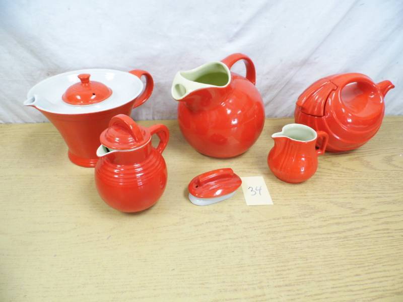 lot 34 image: Lot of Red Halls Pieces
