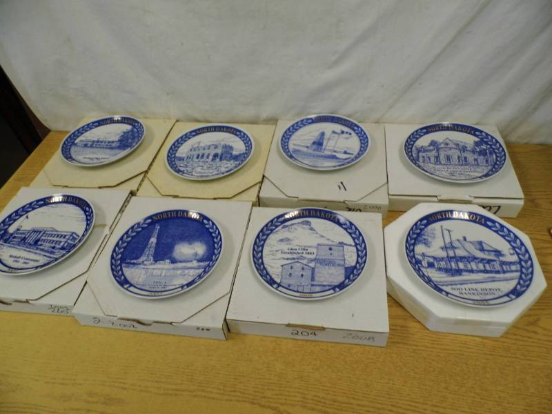 lot 37 image: North Dakota Commemorative Plates