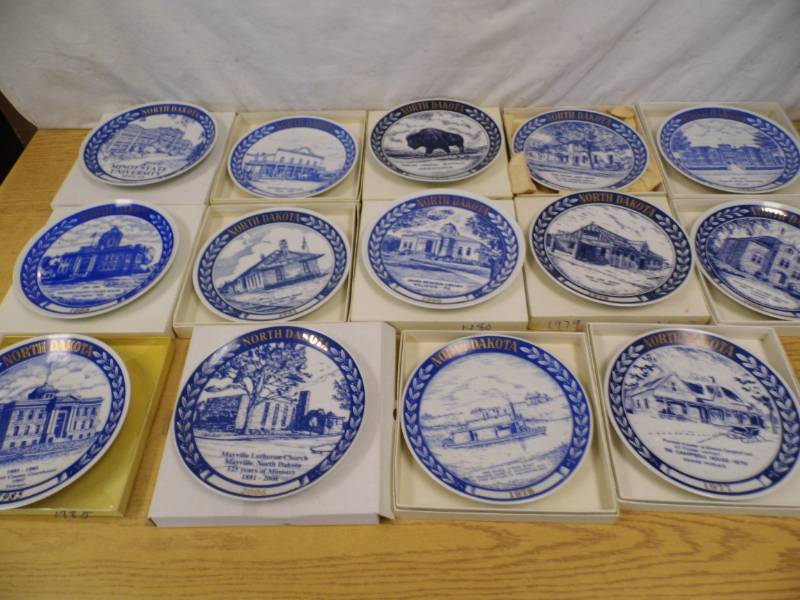 lot 40 image: North Dakota Commemorative Plates
