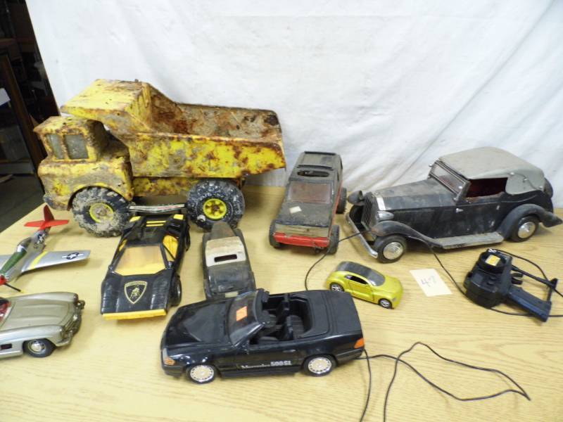 lot 47 image: Toy Cars