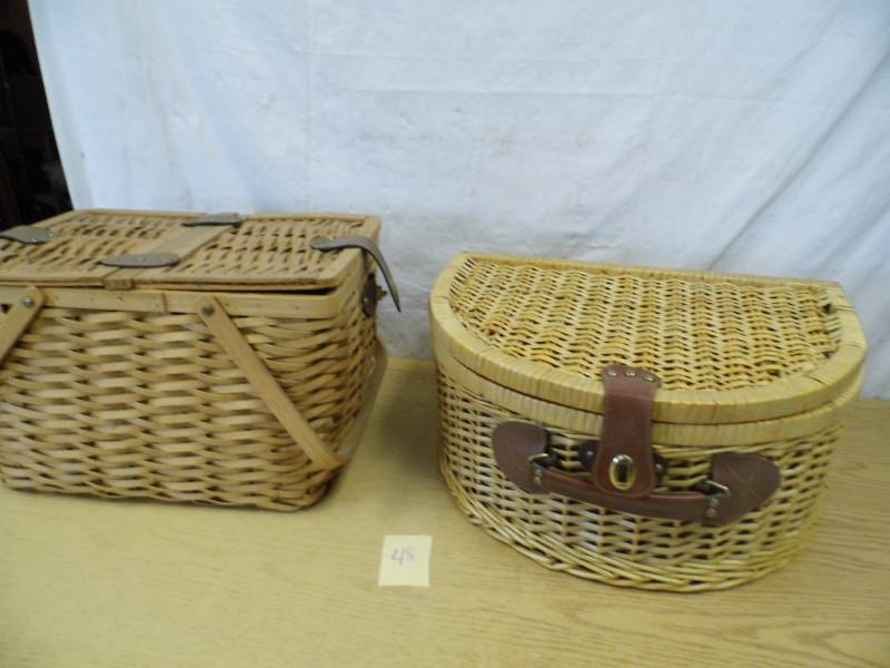 lot 48 image: Picinic Baskets