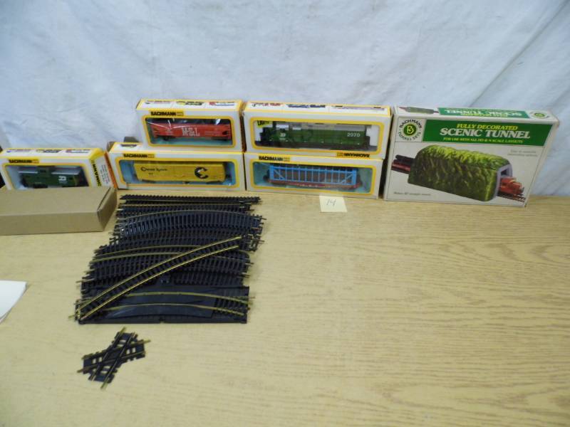 lot 74 image: Model Train Cars