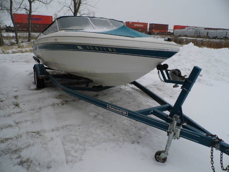 lot 100 image: 1994 Rinker Boat