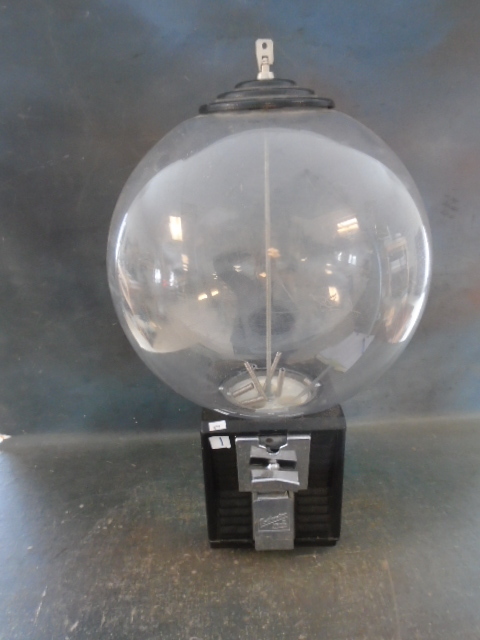 lot 1 image: Candy  Gumball Machine