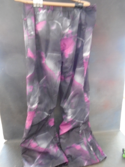 lot 6 image: Snow Pants