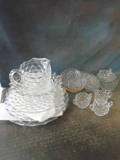 lot 7 image: Glass Serving Platters and Dishes