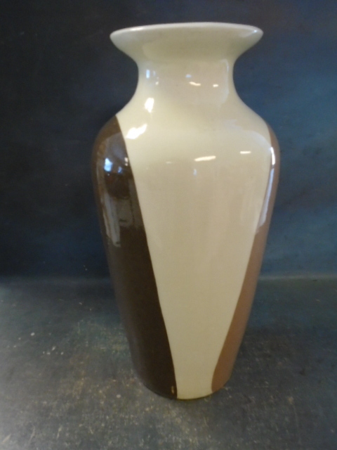 lot 61 image: Nemadji Pottery Vase