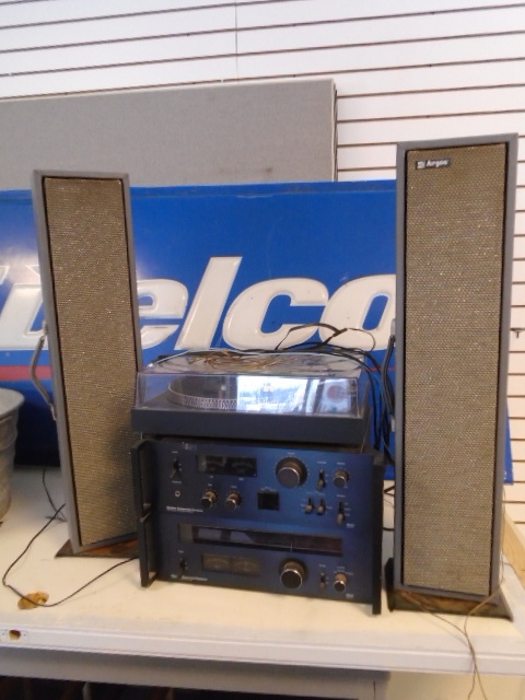 lot 14 image: Vintage Stereo and Speakers