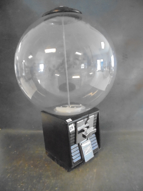 lot 28 image: GumballCandy Machine