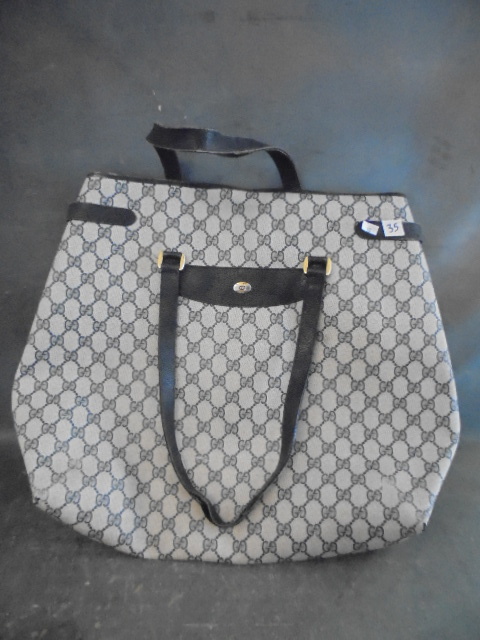 lot 35 image: Gucci Tote