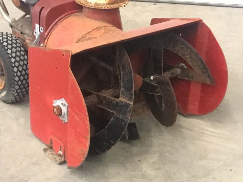 lot 4 image: Wheel Horse TrailBlazer-7 Snow Blower