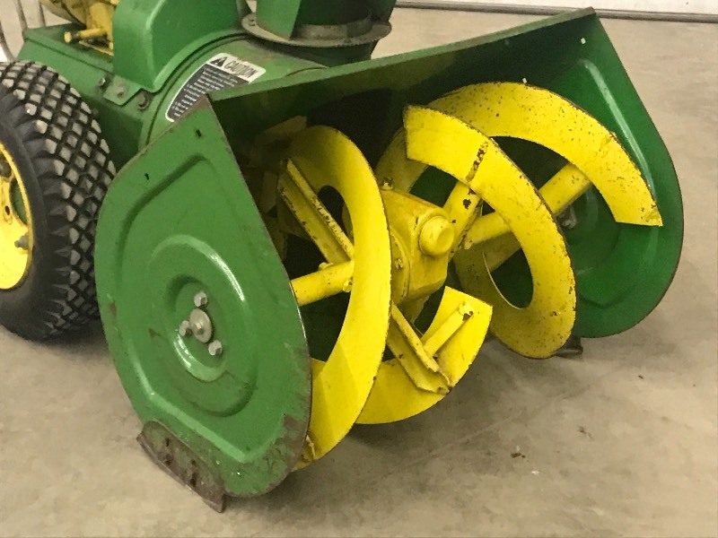 lot 5 image: John Deere 726 Snow Blower