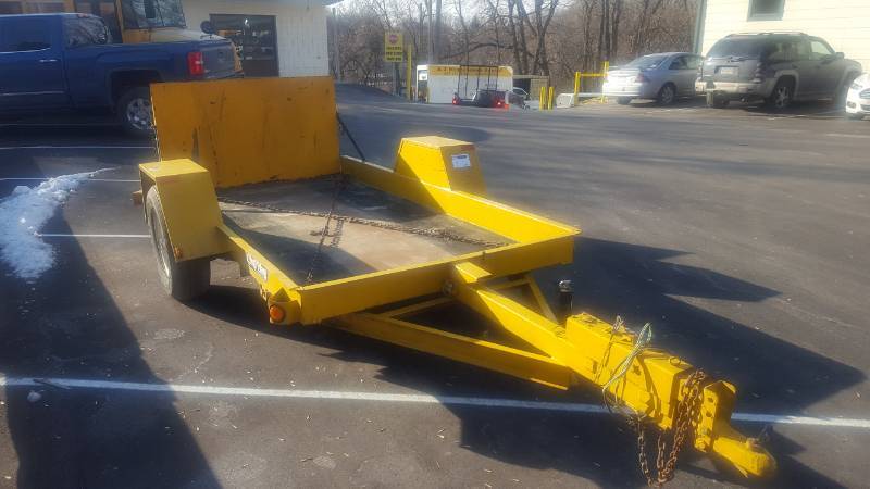 lot 2 image: 2006 Redi Haul Single Axle Scissor LiftEquipment Tilt Bed Trailer
