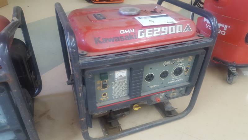 lot 5 image: KAWASAKI 2200W, GAS POWERED 120240V GENERATOR