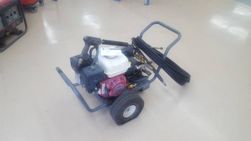 lot 7 image: Honda Gas Powered Pressure Washer