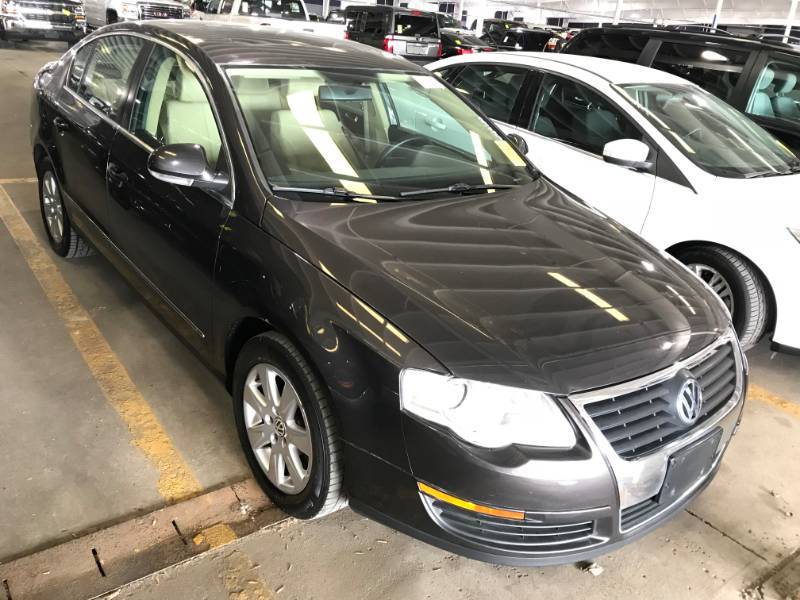 lot 6 image: 2006 Volkswagen Passat 2.0T