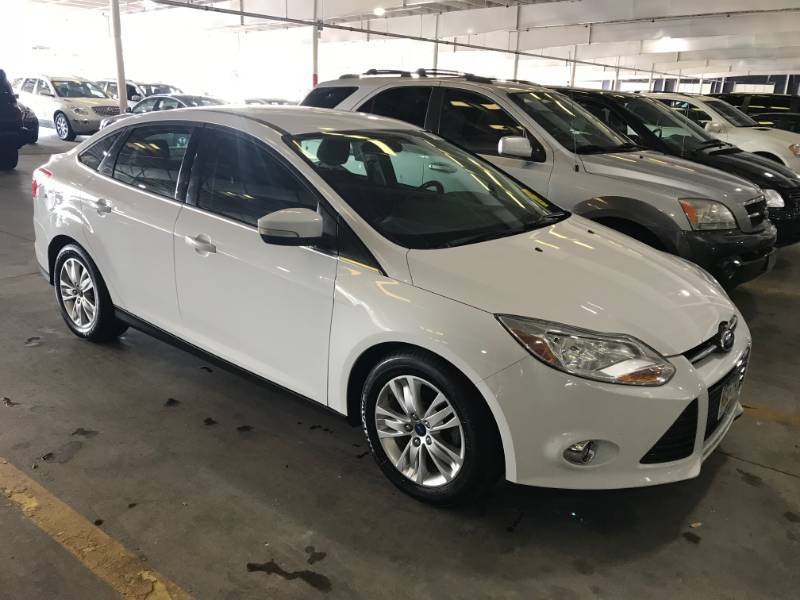 lot 8 image: 2012 Ford Focus SEL