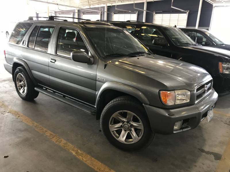 lot 18 image: 2004 Nissan Pathfinder Platinum Edition 4x4