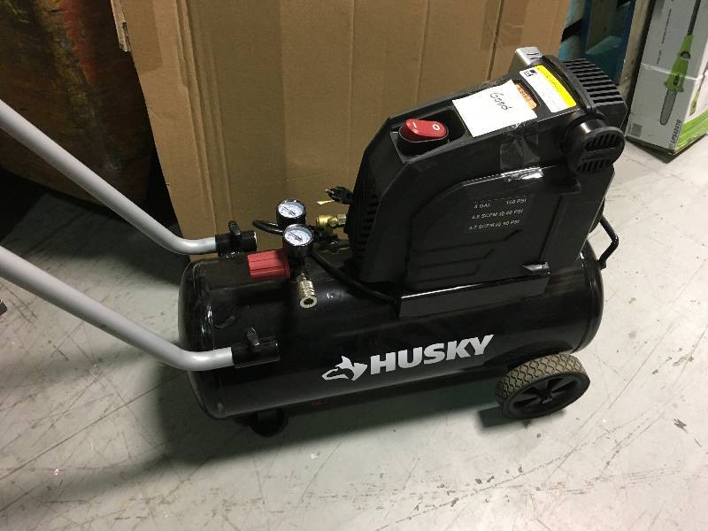lot 1 image: Husky 8G 150 PSI Hotdog Air Compressor In good condition.