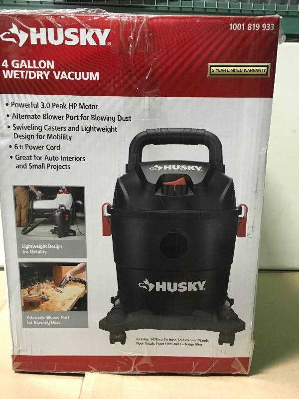 lot 2 image: Husky 4 Gal. Portable Poly WetDry Vac in good working condition
