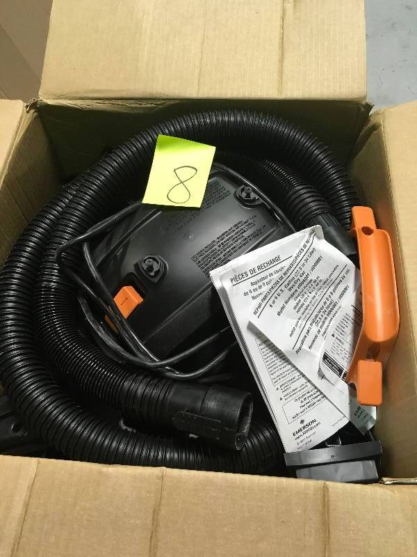 lot 8 image: RIDGID 9 Gal. 4.25-Peak HP NXT WetDry Vac In good condition.