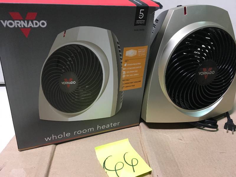 lot 66 image: Vornado VH200 1500-Watt Vortex Whole Room Electric Portable Fan Heater  in good working condition